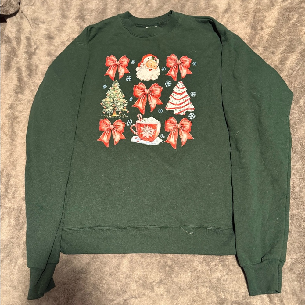 Hanes Green Crewneck Sweater with Holiday Motifs